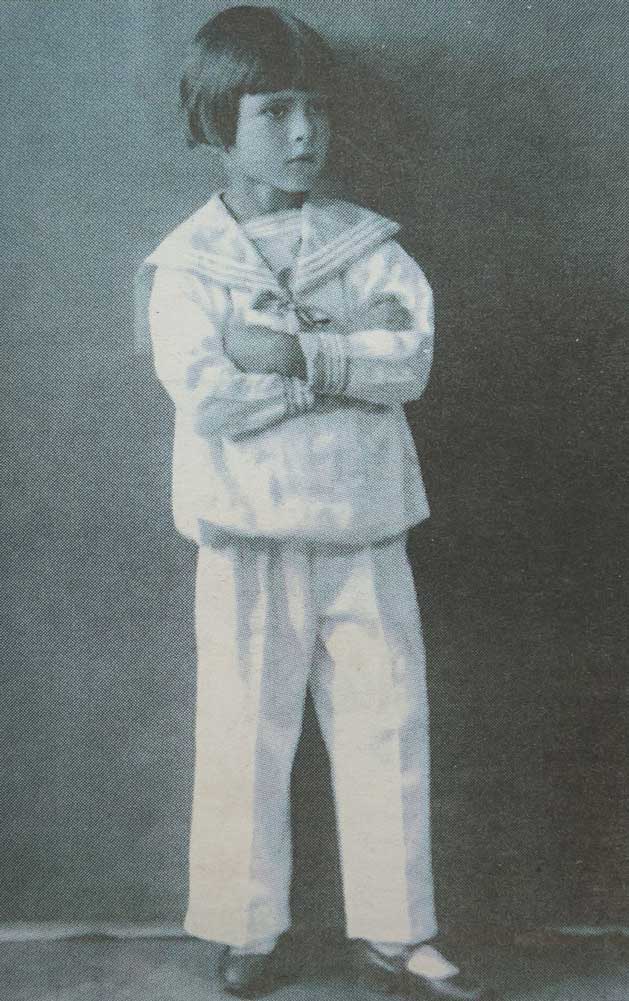 Valdas Adamkus, apie 1932 metai